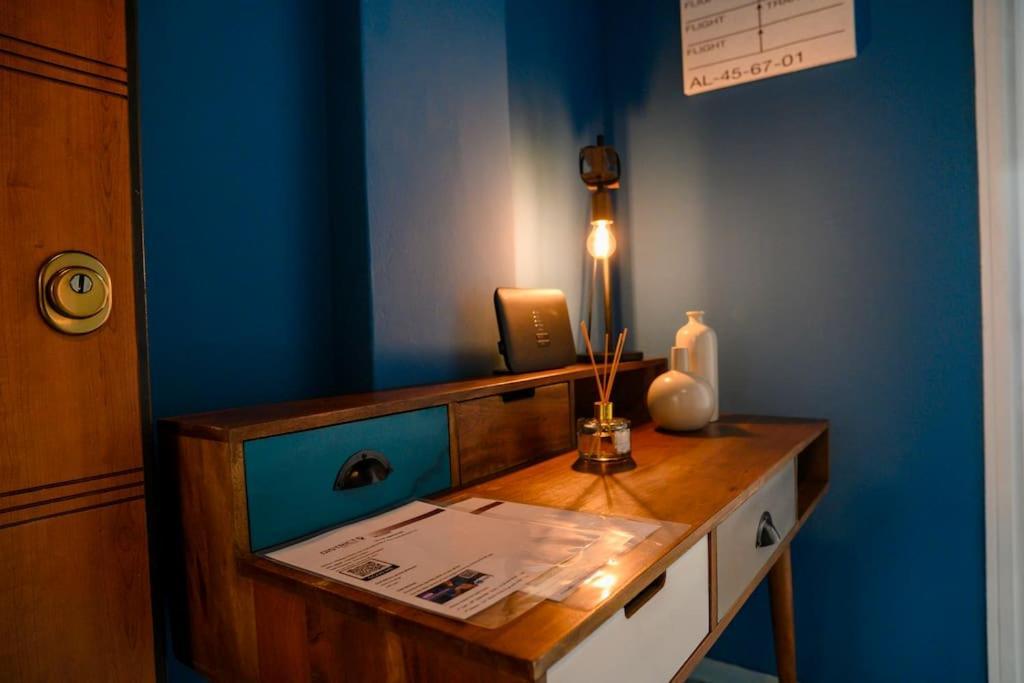 Bluexenia 1 Bedroom Retro Luxury Athena Bagian luar foto