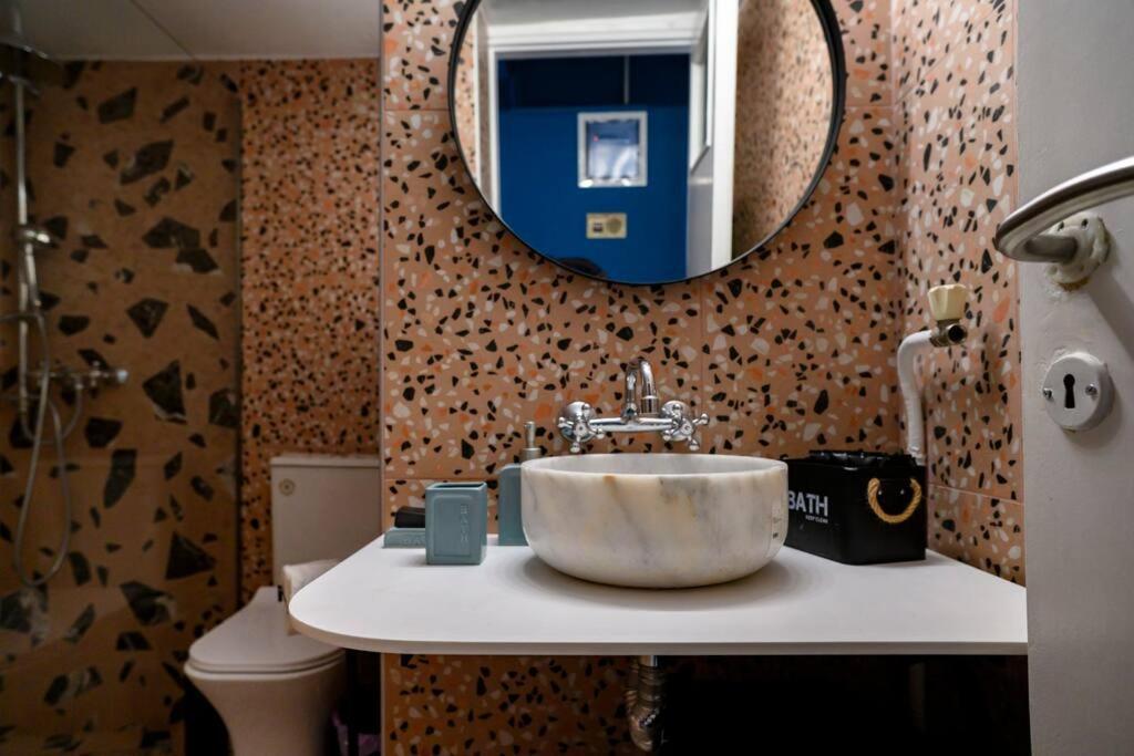 Bluexenia 1 Bedroom Retro Luxury Athena Bagian luar foto